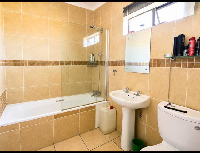 1 BEDROOM APARTMENT FOR SALE IN GLEN MARAIS